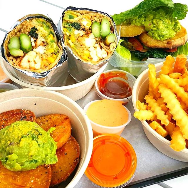 #Deliciously #fresh & filling #plantbased #feasts DO exist! 🥒 Round up all the veggie lovers in your life and order everything off the menu from @butterleafeats 😋😋😋 #ButterLeafEats #TRADEIrvine #Foodhall